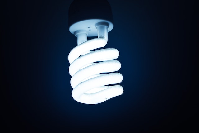 You are currently viewing Welche Vorteile haben LED-Scheinwerfer im Vergleich zu herkömmlichen Lichtern?